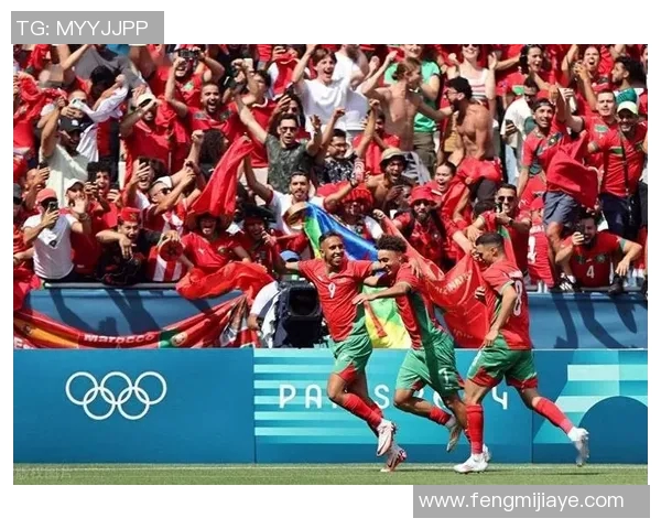 足球明星大神合影视频揭秘球场背后的友谊与激情瞬间